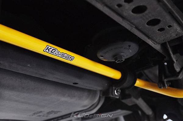 Volvo V50 D5 11年 安裝 KCDesign 24mm 實心後防傾桿_013.jpg