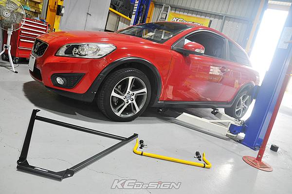 Volvo C30 D4 升級 KCDesign 前下4點式結構桿、後下防傾桿_002.jpg