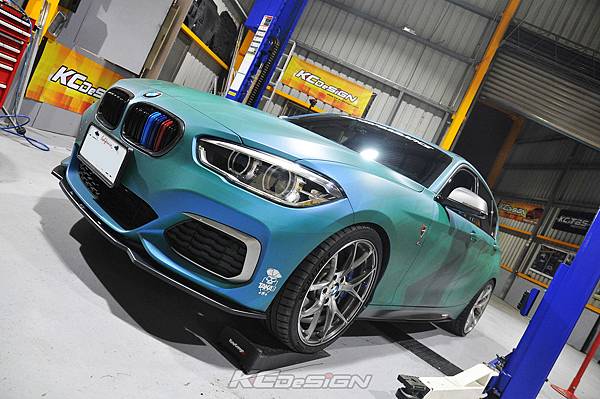 BMW F20 Lci M140i 安裝 KCDesign 全車底盤結構桿(後4點一體件)_022.jpg