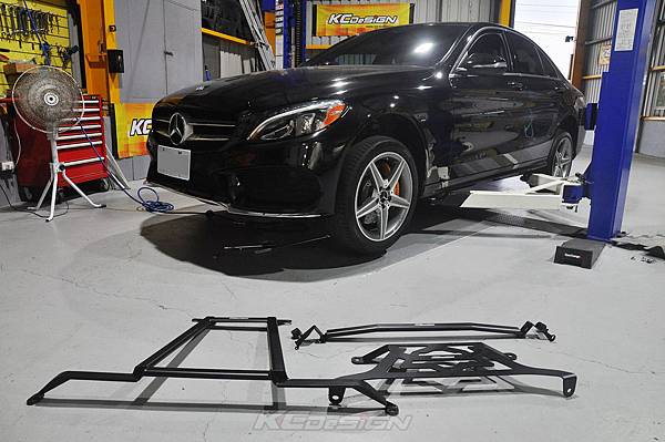 M-Benz W205 C300 安裝 KCDesign 底盤結構桿 三件式_001.jpg