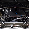 BMW F20 Lci M140i 安裝 KCDesign碳纖維引擎室拉桿、水箱支架補強桿_021.jpg