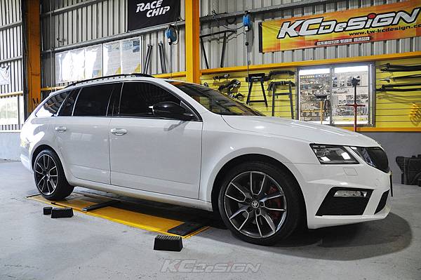 Skoda Octavia MK3.5 安裝 KCDesign 前28後25防傾桿_013.jpg Skoda Octavia MK3.5 安裝 KCDesign 前28後25防傾桿_013.jpg
