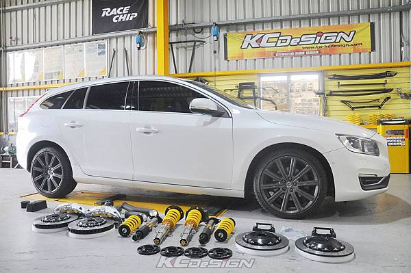 Volvo V60 D4 升級 KCDesign SM6 銀+350mm、後350mm打孔浮動烤銀、避震、渦輪管_002.jpg Volvo V60 D4 升級 KCDesign SM6 銀+350mm、後350mm打孔浮動烤銀、避震、渦輪管_002.jpg