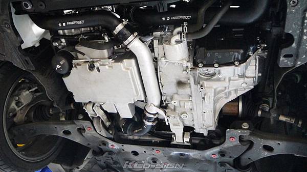 Volvo V40 D4 安裝 KCDesign 前後4點式拉桿、鋁合金渦輪管_023.jpg
