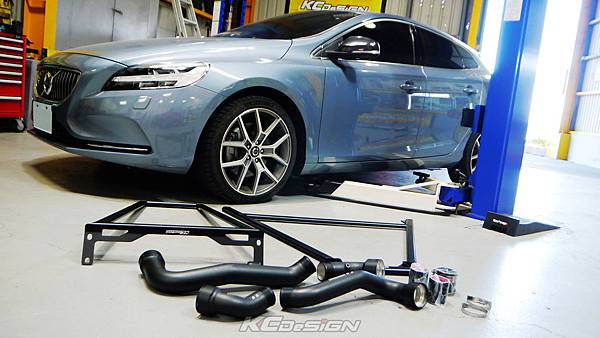 Volvo V40 D4 安裝 KCDesign 前後4點式拉桿、鋁合金渦輪管_022.jpg