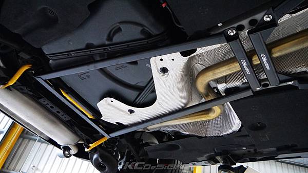 Volvo V40 D4 安裝 KCDesign 前後4點式拉桿、鋁合金渦輪管_025.jpg