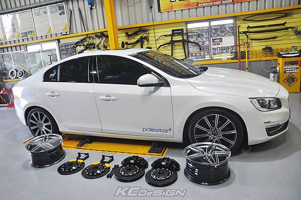 Volvo S60 T4 安裝 KCDesign 前中六+350mm、後350mm 加大碟、Comet 18吋 璇壓鋁圈_022.jpg Volvo S60 T4 安裝 KCDesign 前中六+350mm、後350mm 加大碟、Comet 18吋 璇壓鋁圈_022.jpg
