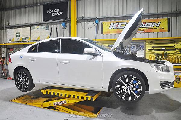 Volvo S60 T4 升級 KCDesign 倒插式避震器、SM6 中六活塞(叛逆藍)+350mm後碟、鋁合金渦輪管_060.jpg