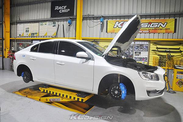 Volvo S60 T4 升級 KCDesign 倒插式避震器、SM6 中六活塞(叛逆藍)+350mm後碟、鋁合金渦輪管_047.jpg Volvo S60 T4 升級 KCDesign 倒插式避震器、SM6 中六活塞(叛逆藍)+350mm後碟、鋁合金渦輪管_047.jpg