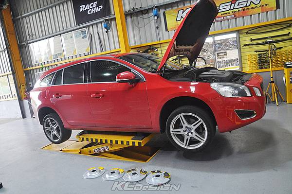 Volvo S60 紅 安裝 KCDesign 原廠型畫線碟 、前後競技版來令片_047.jpg Volvo S60 紅 安裝 KCDesign 原廠型畫線碟 、前後競技版來令片_047.jpg