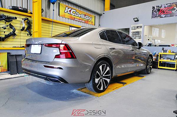 Volvo S60 T8 安裝 KCDesign 拉桿三件式-20210119_026.jpg