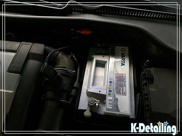 Volkswagen福斯2004~2009年柴油Golf TDI電瓶更換使用VARTA DIN77銀合金電瓶冷啟動電流750CCA電容量77安培.jpg