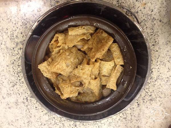 被豆皮覆蓋的薑母鴨