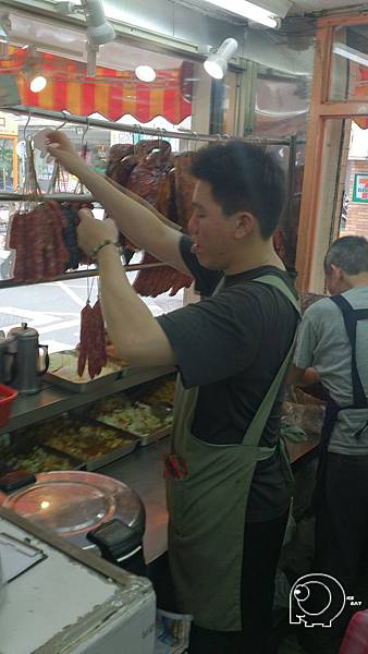 老闆在切肉