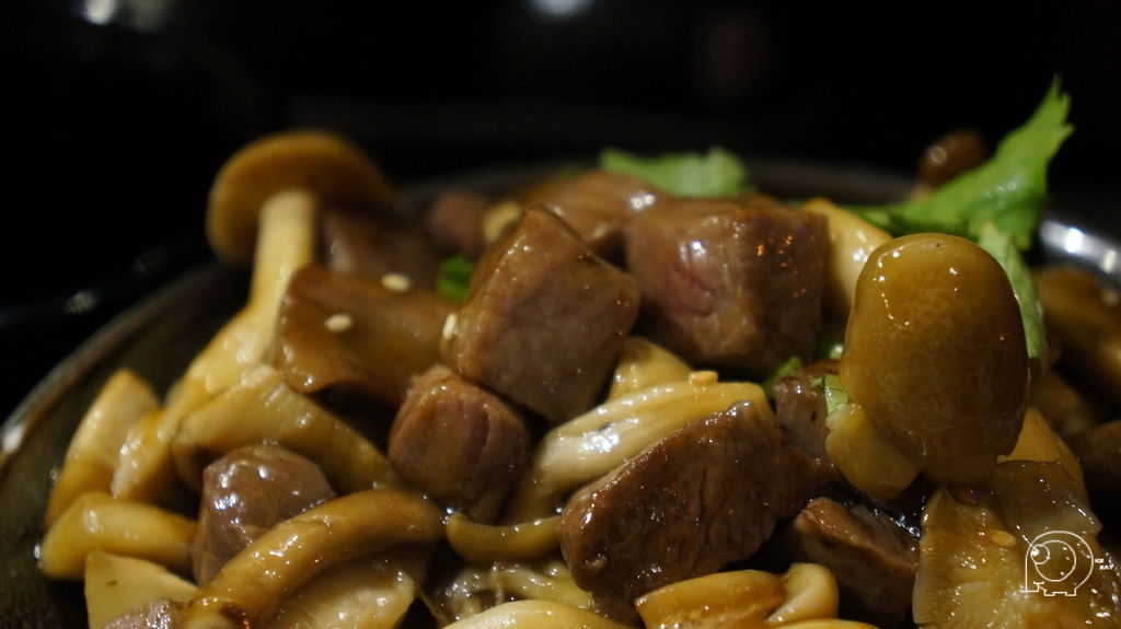 紅酒野蕈菲力牛肉丼