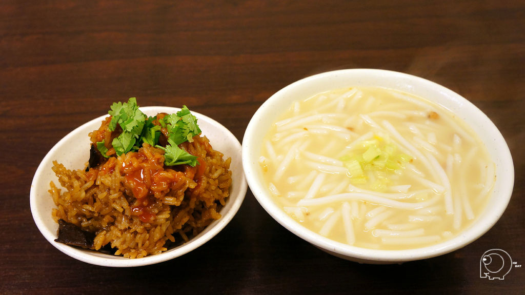 阿月子油飯,米粉湯,黑白切