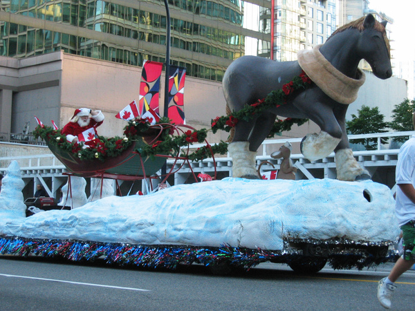 Canada Day Parade~聖誕老人都出現了.....