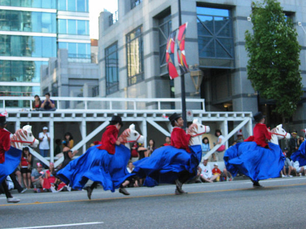 Canada Day Parade~努力奔跑的小孩哈