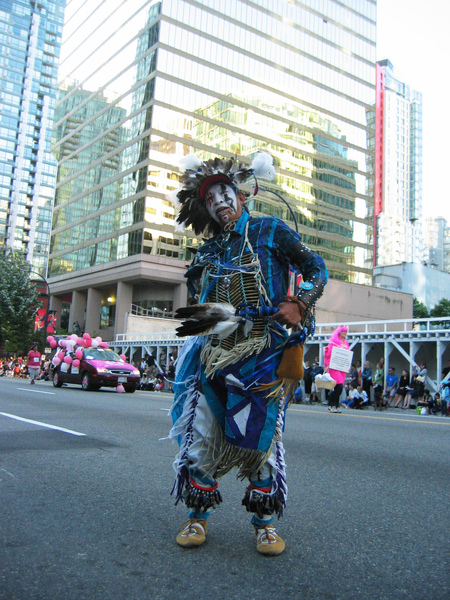 Canada Day Parade~這位阿伯有點嚇人