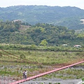 爆長的吊橋