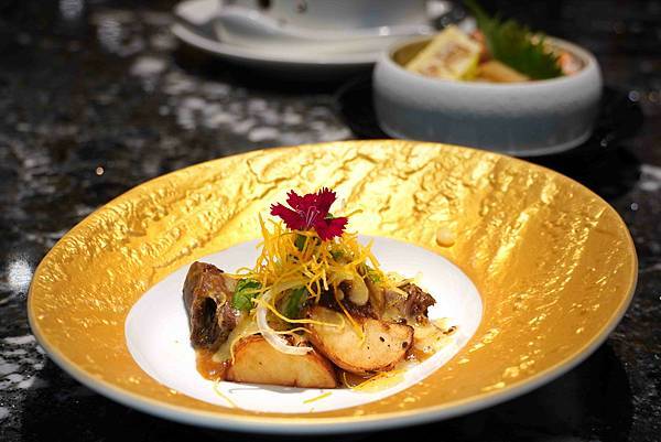 【純分享轉載】高雄無菜單料理推薦｜覓奇頂級日本料理，海膽刺身