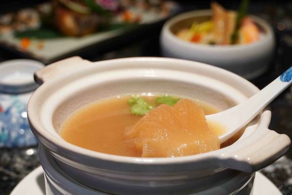 【純分享轉載】高雄無菜單料理推薦｜覓奇頂級日本料理，海膽刺身