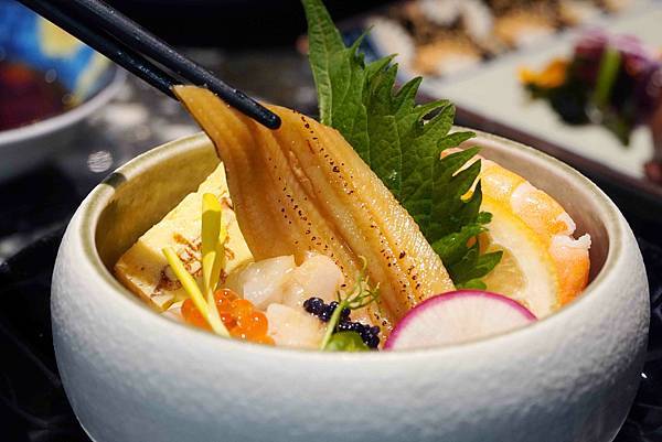 【純分享轉載】高雄無菜單料理推薦｜覓奇頂級日本料理，海膽刺身