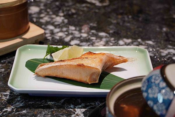 【純分享轉載】高雄無菜單料理推薦｜覓奇頂級日本料理，海膽刺身