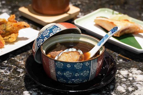 【純分享轉載】高雄無菜單料理推薦｜覓奇頂級日本料理，海膽刺身