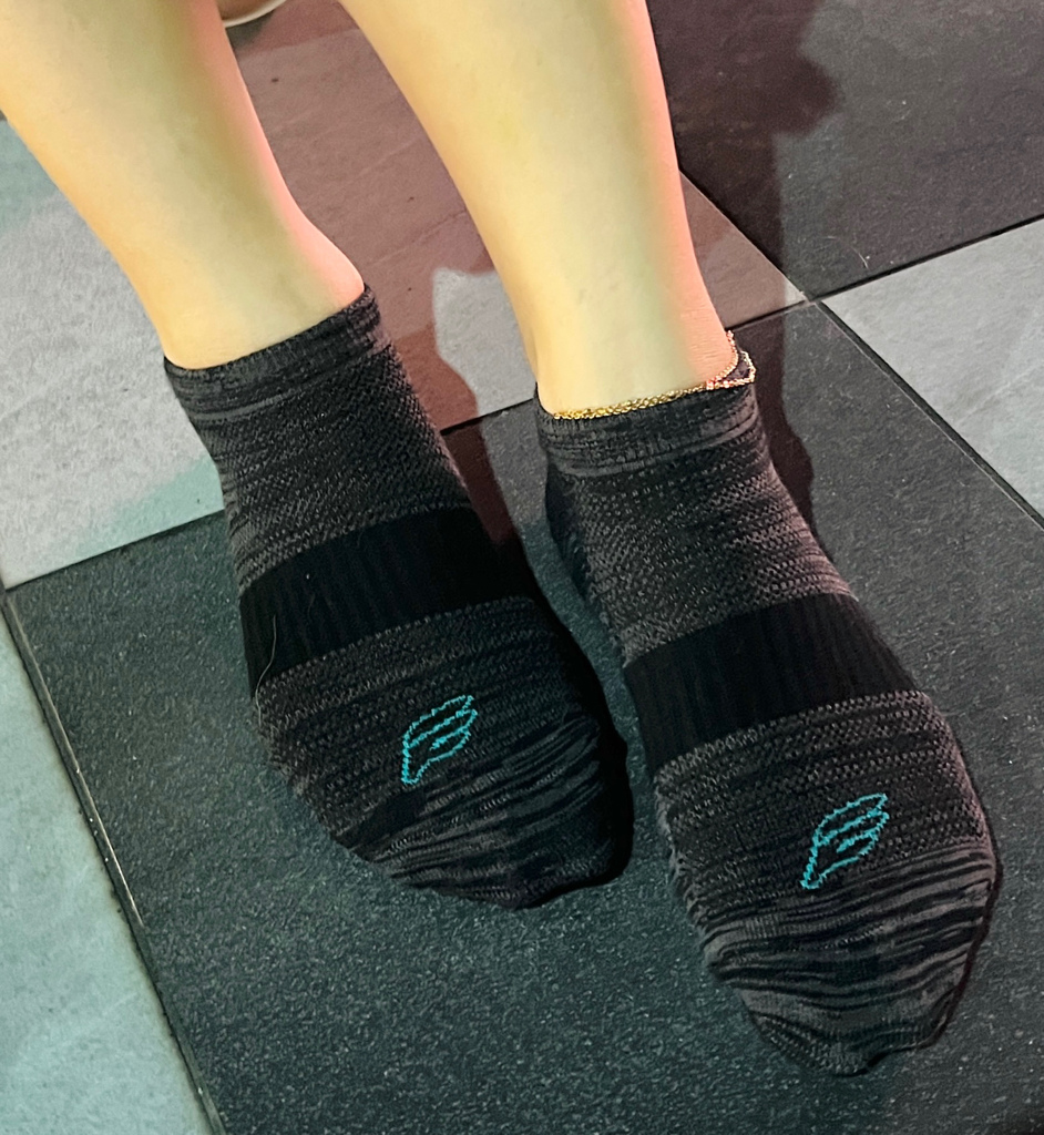 FAV飛爾美 ｜台灣襪子品牌｜時尚穿搭｜運動襪、除臭襪、機能