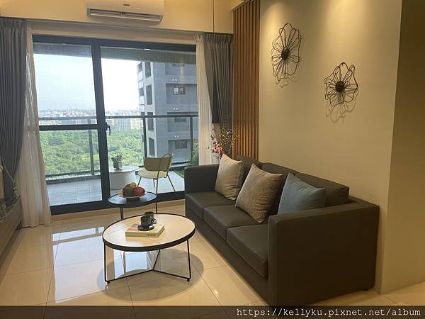 雄崗橋科水岸花園樣品屋客廳