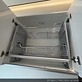 春福天蒔兩房樣品屋廚房拉櫃.jpg