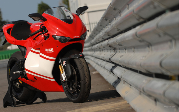 Ducati_Desmosedici_RR_2008_08_1680x1050.jpg