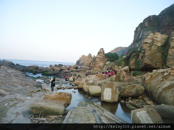 (新北瑞芳景點)深澳漁港象鼻岩：跳石頭的地方