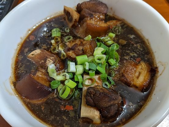 【台畜-宅配美食 l 傳統燉豬腳+古早味肉燥+港式叉燒肉】宅