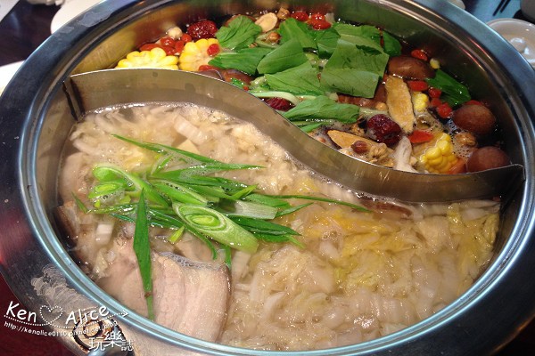 104.01饕鍋_酸菜白肉鍋01.jpg 104.01饕鍋_酸菜白肉鍋01.jpg