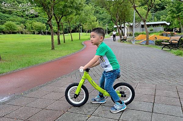 2017.07Double Balance兒童滑步車、平衡車01.jpg