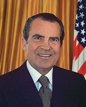 484px-RichardNixoncrop.jpg