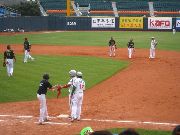 20090613新莊棒球場牛獅戰 001.jpg