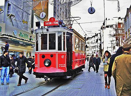 Istiklal_Caddesi_02.jpg