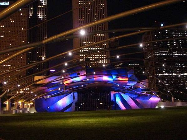 Pritzker Pavilion 夜景