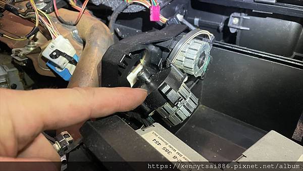 E38 冷氣無風及內裝飾板修復 篇