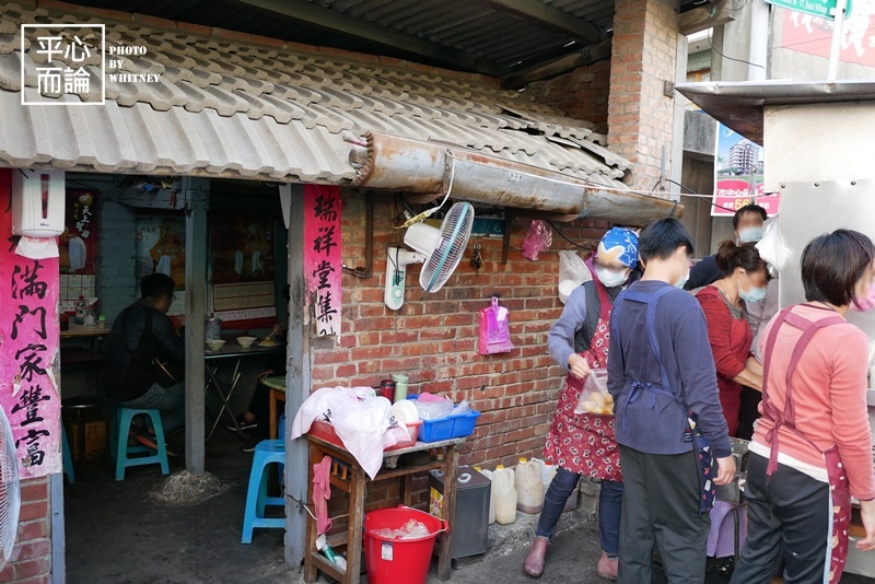 白沙屯拱天宮牌樓旁臭豆腐 (1).JPG