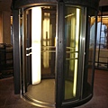 Day3_捷克29Praha29_雖然塔樓很舊但電梯感覺還滿新滿安全的.JPG