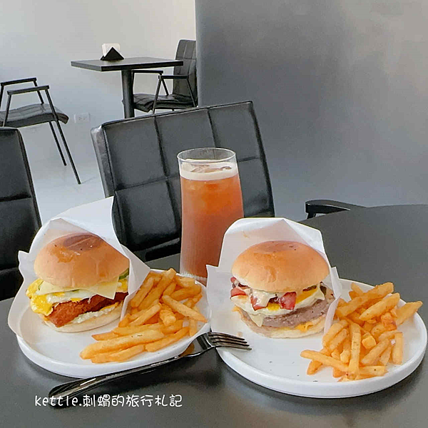 [台中南屯]王里.人 Burger:黑白配色簡約小店、可口的