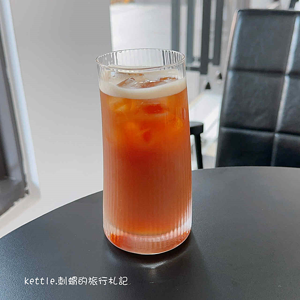 [台中南屯]王里.人 Burger:黑白配色簡約小店、可口的