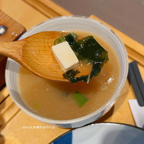 [台中西屯]兩千金釜燒飯:日式釜燒飯、西屯路美食