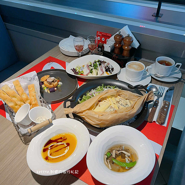 [南投美食]朗寧牛排:18度C旗下牛排館、火車軌道送餐超童趣