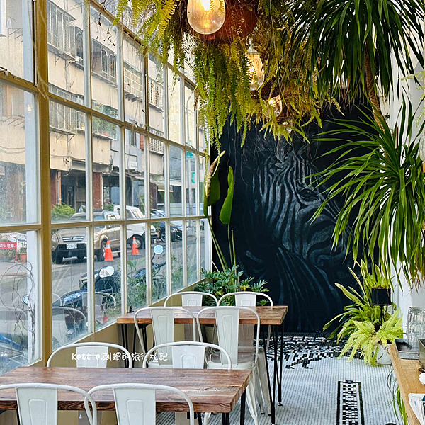 [台中西區]斑馬公寓咖啡:透光玻璃屋咖啡廳、斑馬拉花