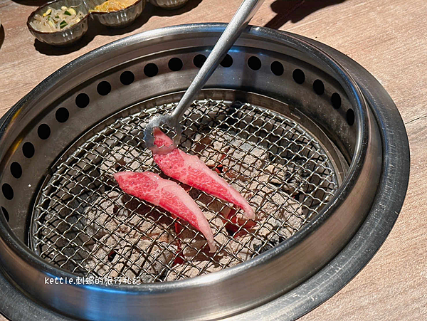 [台中西區]脂板前炭火燒肉:連續四年米其林餐盤推薦、質感和牛